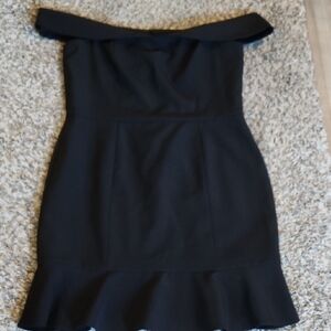 Gianni Bini Elegant Black Off-Shoulder Dress